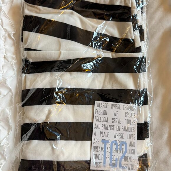 Lularoe Brand New TC2/Tall Curvy 2 Black and White Striped Leggings - Picture 1 of 3
